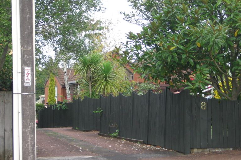 Photo of property in 3/8a West Lynn Road, Titirangi, Auckland, 0604