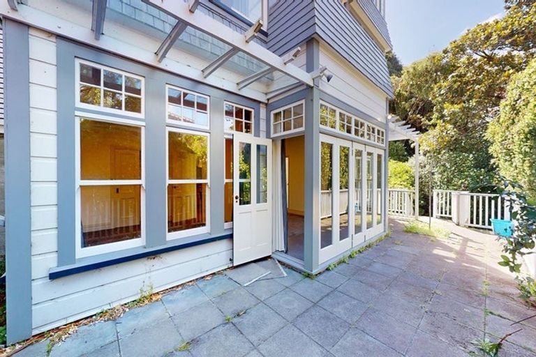 Photo of property in 44 Aurora Terrace, Kelburn, Wellington, 6012