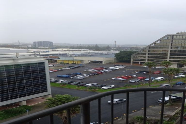 Photo of property in The Rennaissance, 5j/18 Ronwood Avenue, Manukau, Auckland, 2104