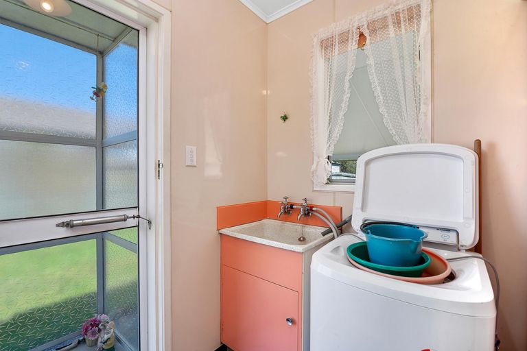 Photo of property in 2/124 Koutu Road, Kawaha Point, Rotorua, 3010