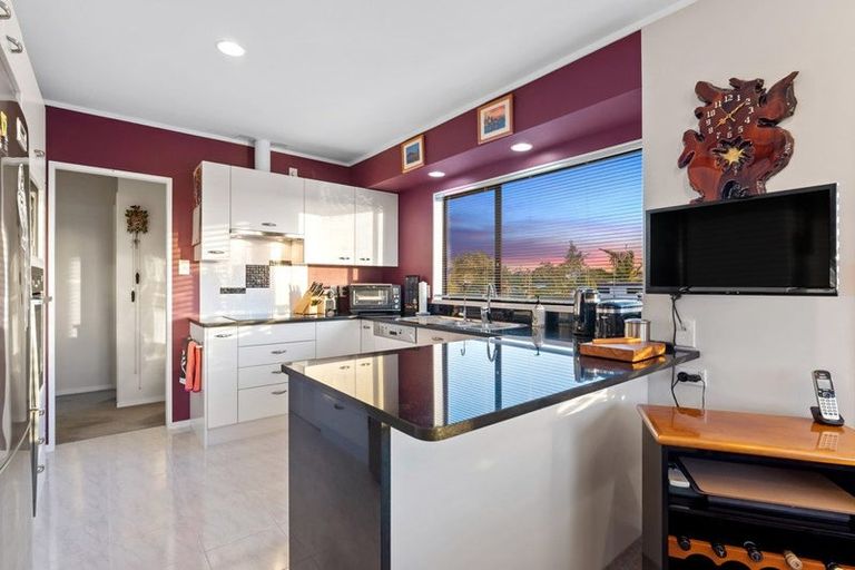 Photo of property in 1/14a Richards Avenue, Forrest Hill, Auckland, 0620