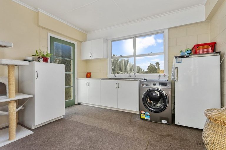 Photo of property in 6 Fairmount Road, Titirangi, Auckland, 0604