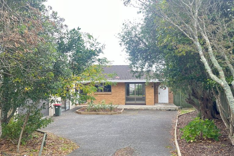 Photo of property in 19 Sartors Avenue, Northcross, Auckland, 0630