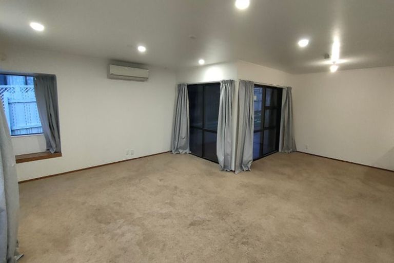 Photo of property in 40 Pigeon Mountain Road, Half Moon Bay, Auckland, 2012