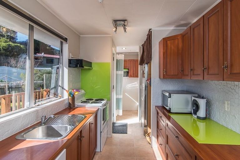 Photo of property in 32 Hookway Grove, Paraparaumu, 5032