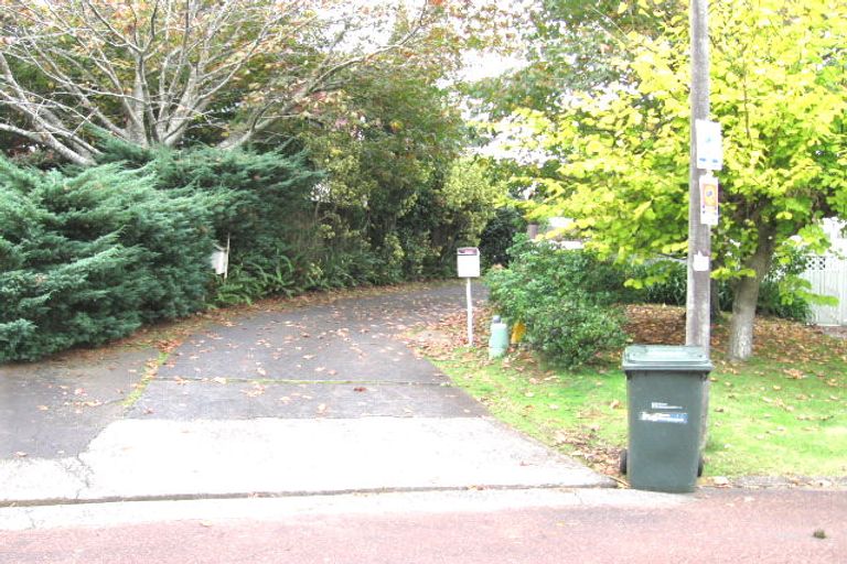 Photo of property in 28 Ganymede Place, Half Moon Bay, Auckland, 2012