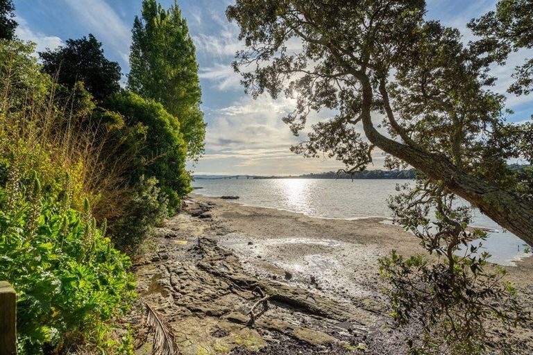 Photo of property in 2/60 Aramoana Avenue, Devonport, Auckland, 0624