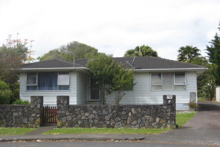 Photo of property in 15 Aden Place, Clendon Park, Auckland, 2103