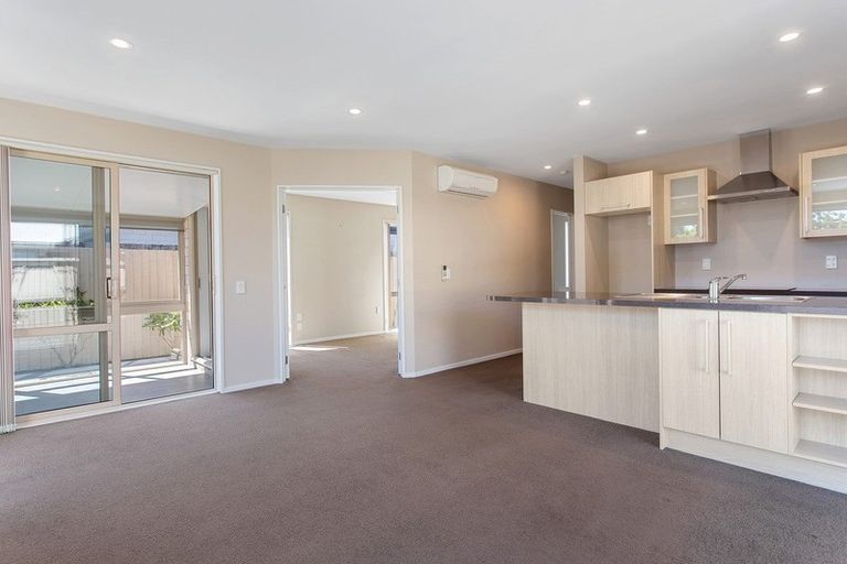 Photo of property in 3/44 Sawyers Arms Road, Northcote, Christchurch, 8052