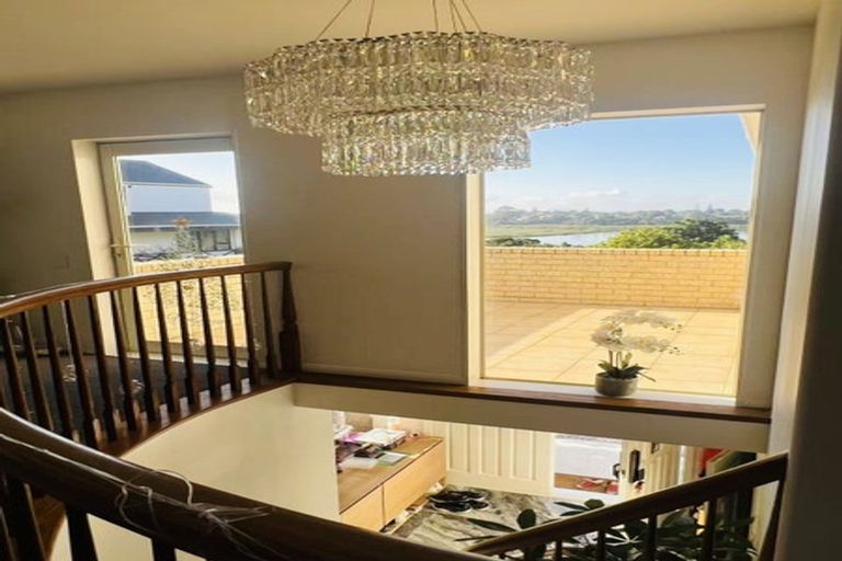 Photo of property in 15 Constable Lane, West Harbour, Auckland, 0618