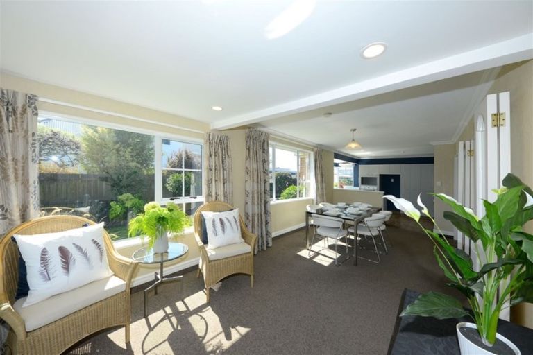 Photo of property in 2 Broadfell Avenue, Avonhead, Christchurch, 8042