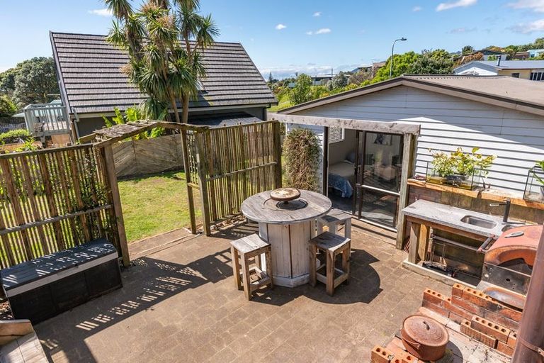 Photo of property in 38 Hicks Crescent, Waikanae Beach, Waikanae, 5036