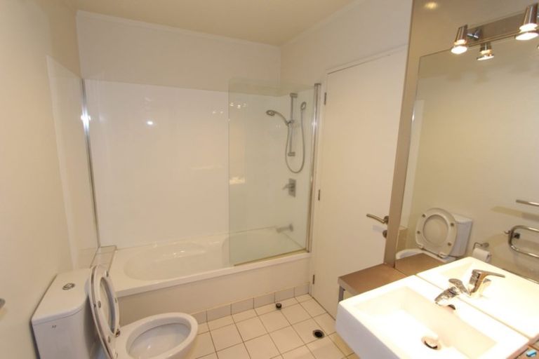 Photo of property in Luna Apartments, 6g/16 Burton Street, Grafton, Auckland, 1010