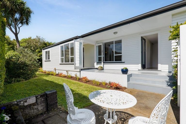 Photo of property in 40 Turakina Street, Merrilands, New Plymouth, 4312