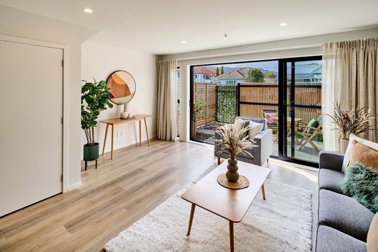 Photo of property in 2/90 Knights Road, Hutt Central, Lower Hutt, 5010