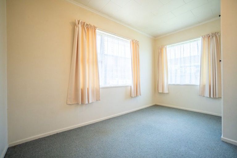 Photo of property in 3 Seddon Street, Takaro, Palmerston North, 4412