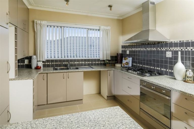 Photo of property in 77 Colwill Road, Massey, Auckland, 0614