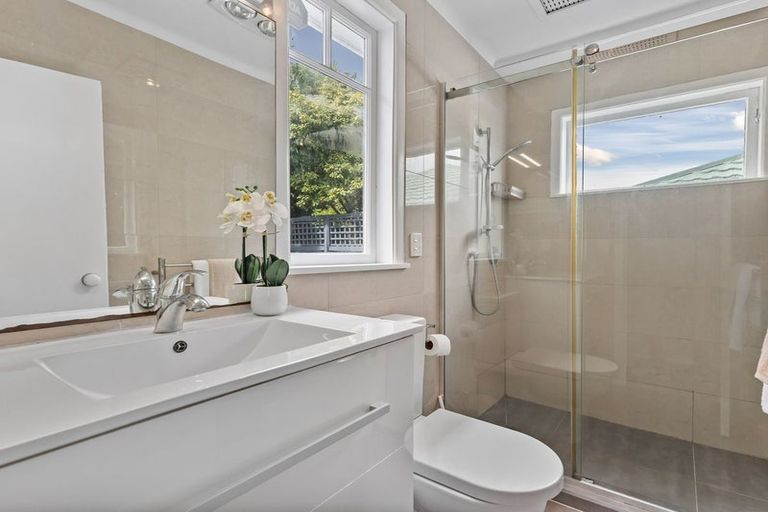 Photo of property in 11 Craigbank Avenue, New Lynn, Auckland, 0600