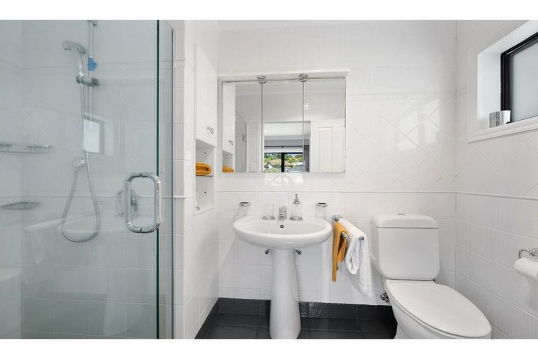 Photo of property in 1 Celina Place, Browns Bay, Auckland, 0630