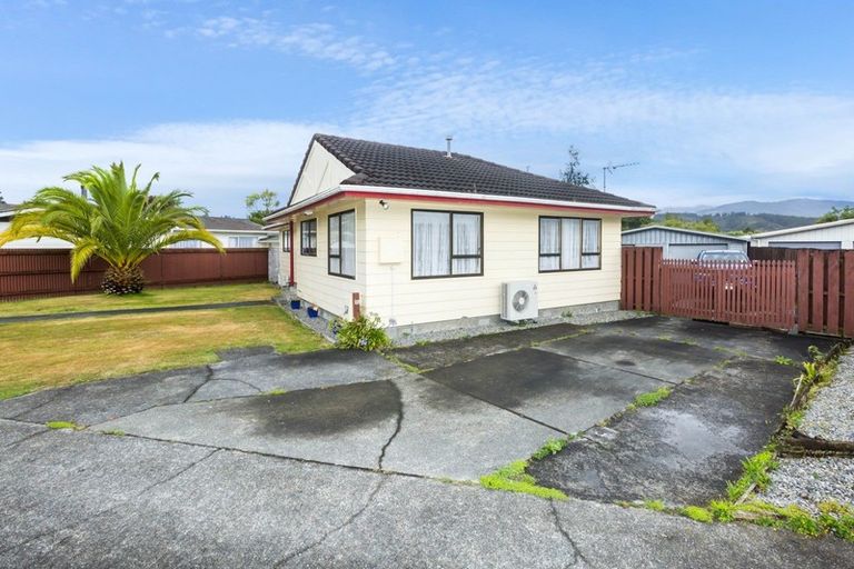 Photo of property in 3b Wyoming Grove, Totara Park, Upper Hutt, 5018