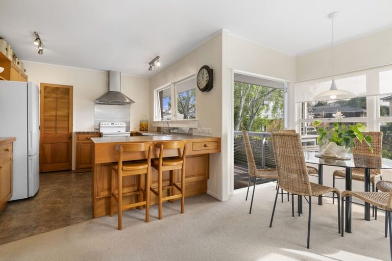 Photo of property in 15 Tudward Glade, Hillcrest, Auckland, 0627