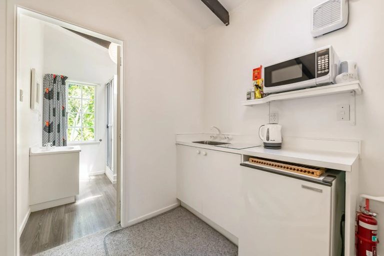 Photo of property in 9 Chatsworth Road, Silverstream, Upper Hutt, 5019