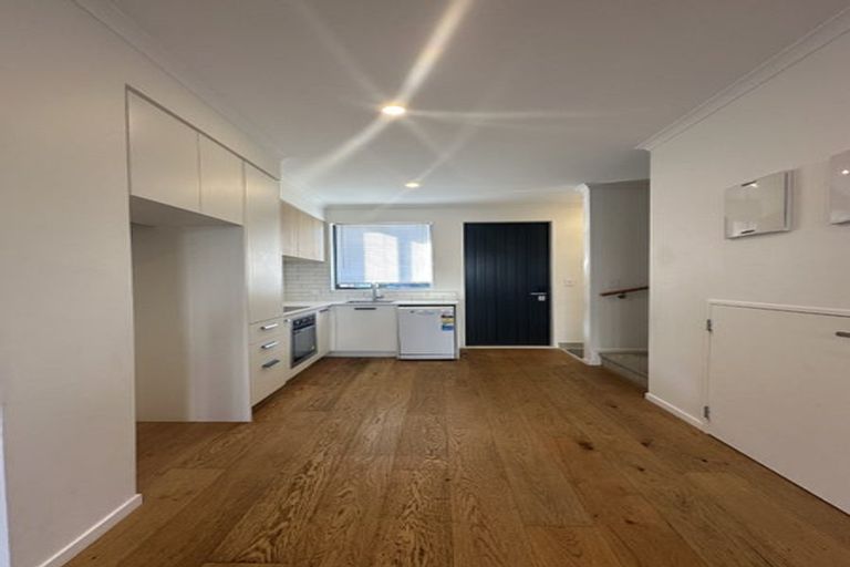 Photo of property in 60 Waipuhinui Way, Wiri, Auckland, 2104