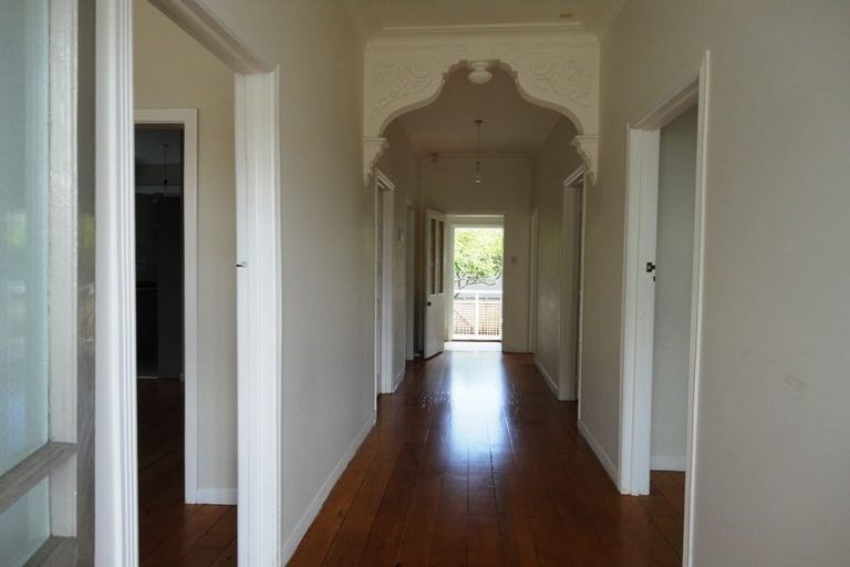 Photo of property in 1 Momona Road, Greenlane, Auckland, 1051