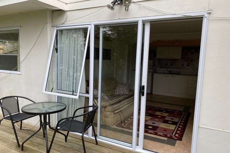 Photo of property in 2/107 Beach Haven Road, Beach Haven, Auckland, 0626