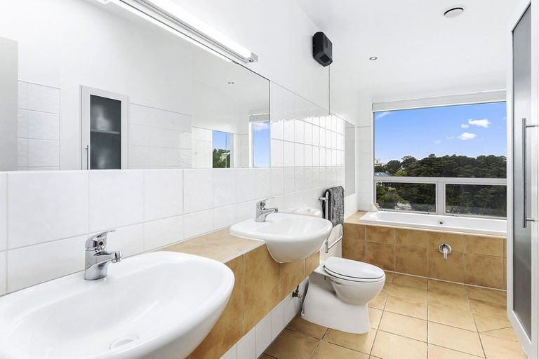 Photo of property in 92 Raroa Road, Aro Valley, Wellington, 6012