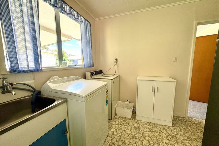 Photo of property in 6 Limbrick Street, Waipawa, 4210