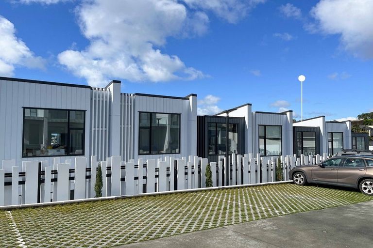 Photo of property in 6/737 East Coast Road, Browns Bay, Auckland, 0630