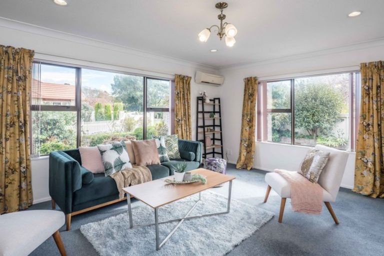 Photo of property in 1 Inverell Place, Waikanae, 5036