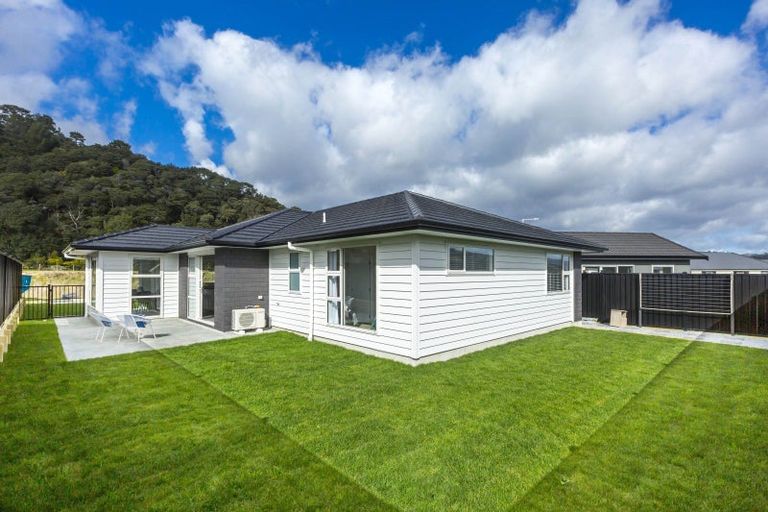 Photo of property in 22 Fenwick Crescent, Wallaceville, Upper Hutt, 5018
