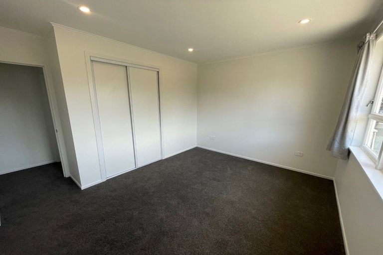 Photo of property in 35 Tarata Crescent, Mangere Bridge, Auckland, 2022