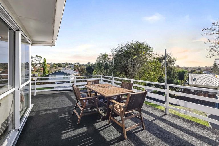 Photo of property in 33 Nevada Avenue, Pakuranga Heights, Auckland, 2010