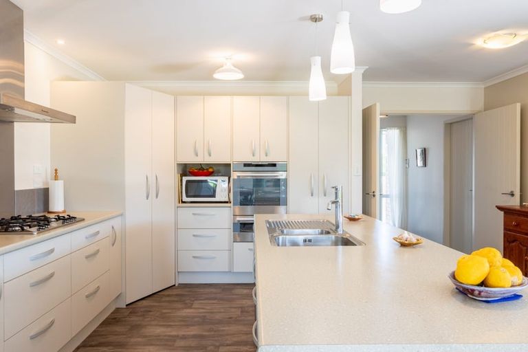 Photo of property in 33 Ketemaringi Way, Manakau, Levin, 5573