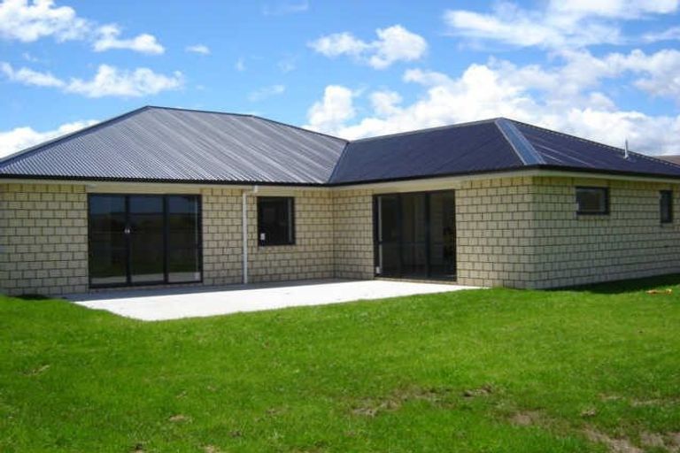 Photo of property in 23 Gandalf Crescent, Paraparaumu, 5032