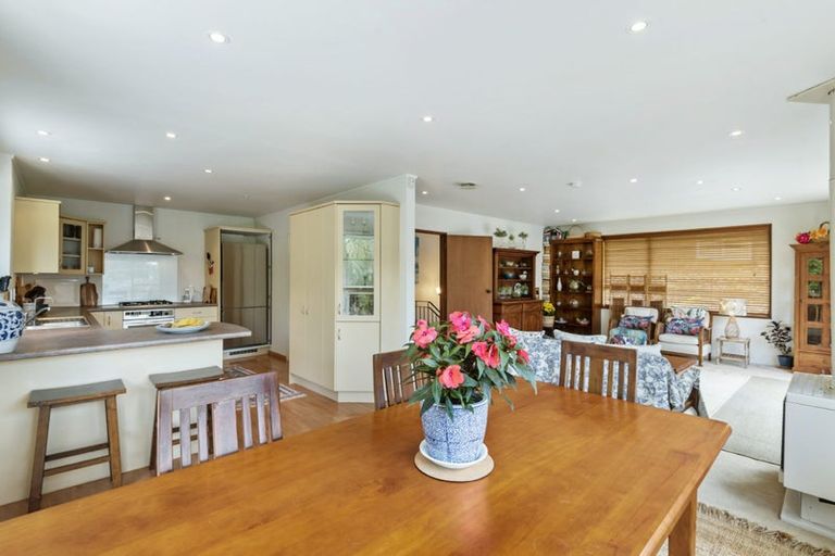 Photo of property in 10 Lyons Avenue, Murrays Bay, Auckland, 0630