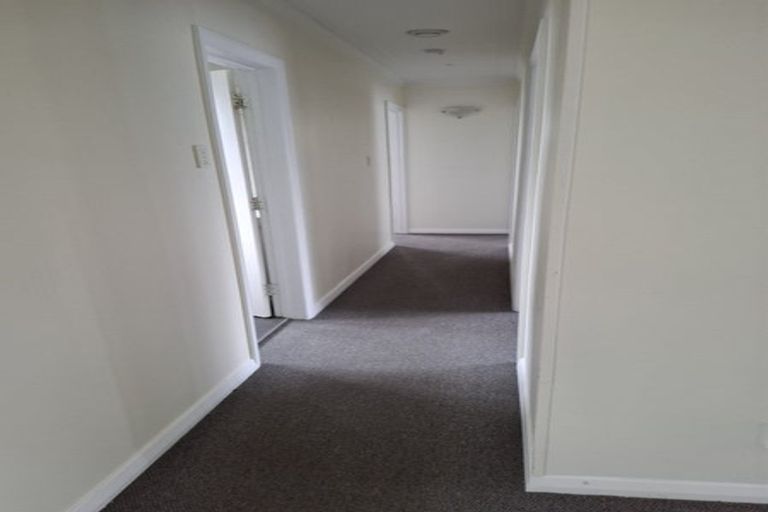 Photo of property in 7b Abel Tasman Avenue, Henderson, Auckland, 0610