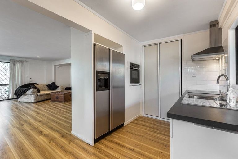 Photo of property in 102 Prince Regent Drive, Half Moon Bay, Auckland, 2012