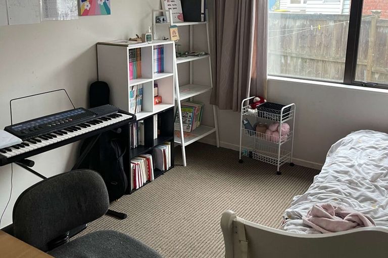 Photo of property in 43 Renata Crescent, Te Atatu Peninsula, Auckland, 0610