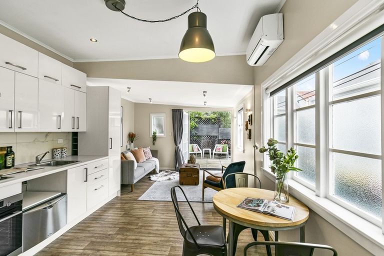 Photo of property in 96 Elizabeth Street, Mount Victoria, Wellington, 6011