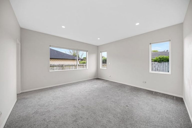 Photo of property in 24 Kilmacrennan Drive, Rosehill, Papakura, 2113