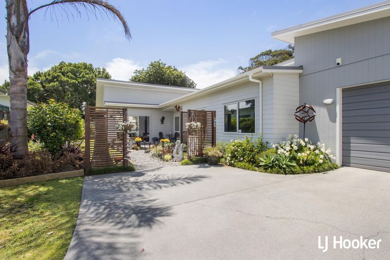 Photo of property in 14 Seafoam Place, Waihi Beach, 3611