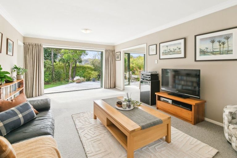 Photo of property in 8 Saint Johns Terrace, Tawa, Wellington, 5028