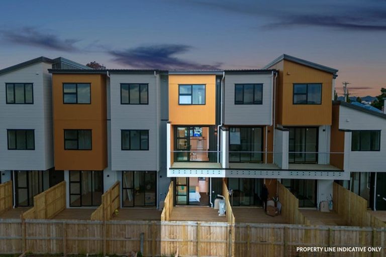 Photo of property in 8/28 Lavelle Road, Henderson, Auckland, 0612