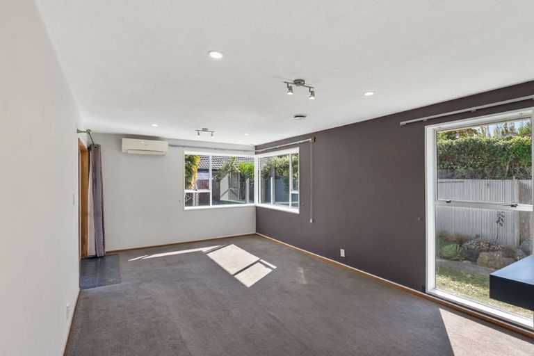 Photo of property in 2/20 Sawyers Arms Road, Northcote, Christchurch, 8052