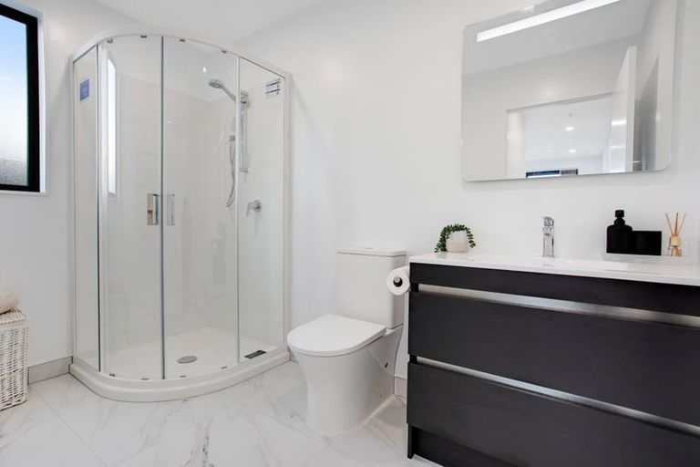 Photo of property in 1 Lamont Place, Waikanae, 5036