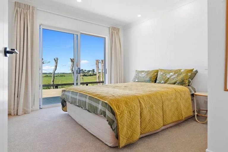 Photo of property in 43 Donnelly Street, Oakura, 4314